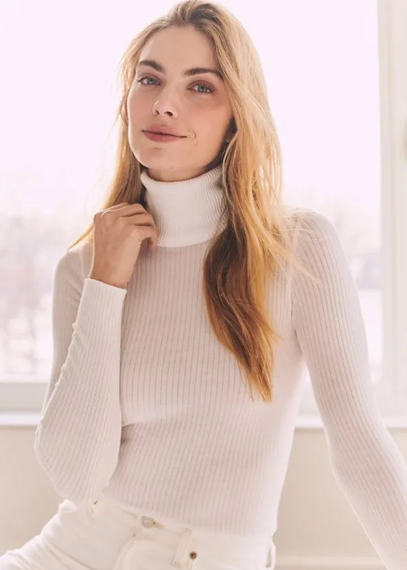 Polkadot ALI TURTLENECK Fitted LS Rib Knit Pearl White